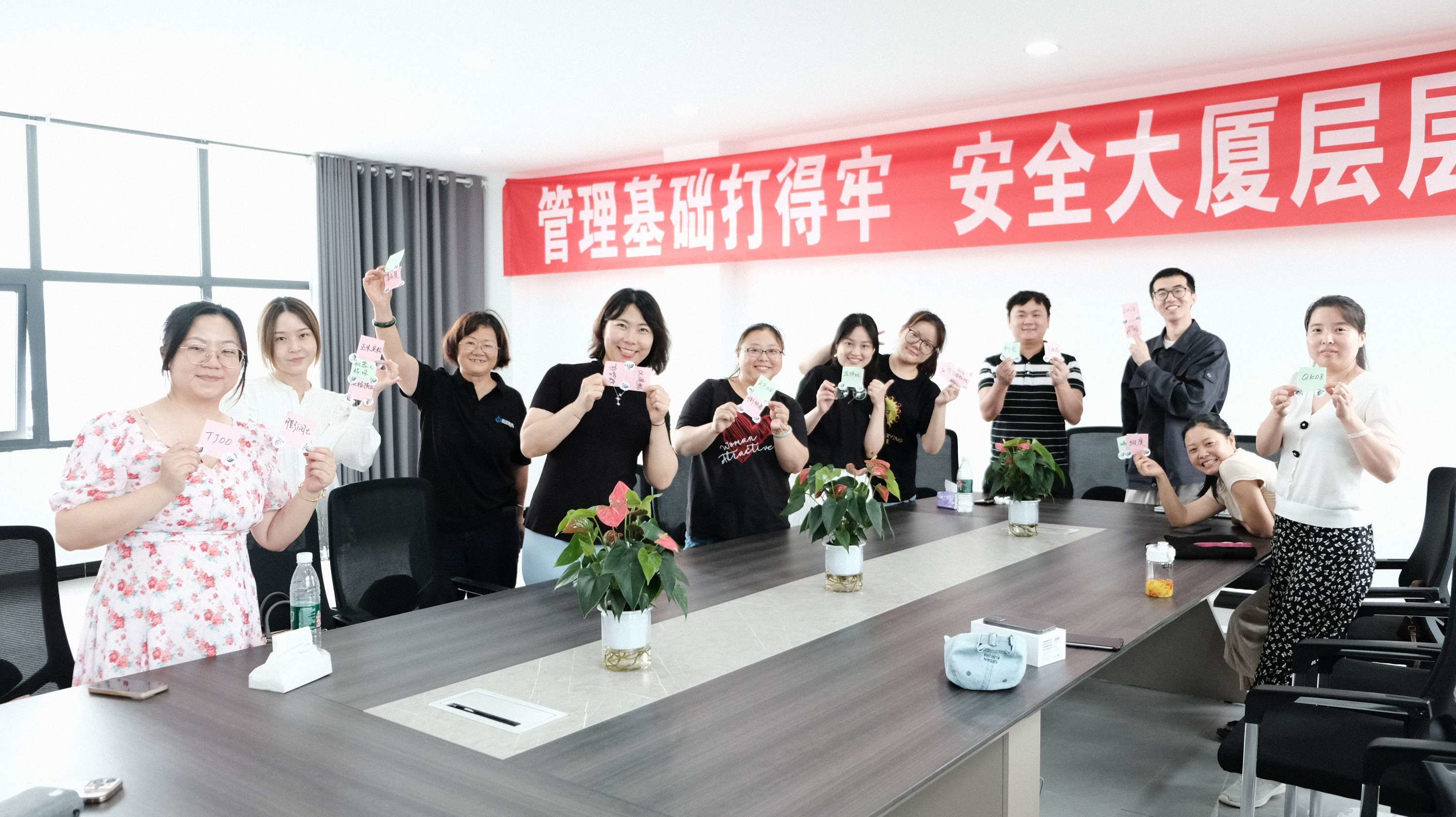 pg�ͽ�Ů��(�ٷ���)���ųɶ���˾ح�������ң�������������ȥһ�ߴ����ഺ��â